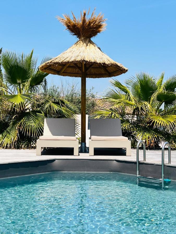 Cabane Le Flamant Avec Jardin, Piscine Et Parking Saintes-Maries-de-la-Mer Esterno foto