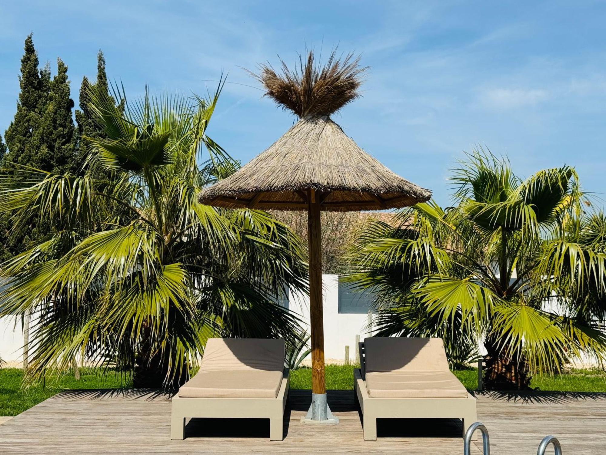 Cabane Le Flamant Avec Jardin, Piscine Et Parking Saintes-Maries-de-la-Mer Esterno foto