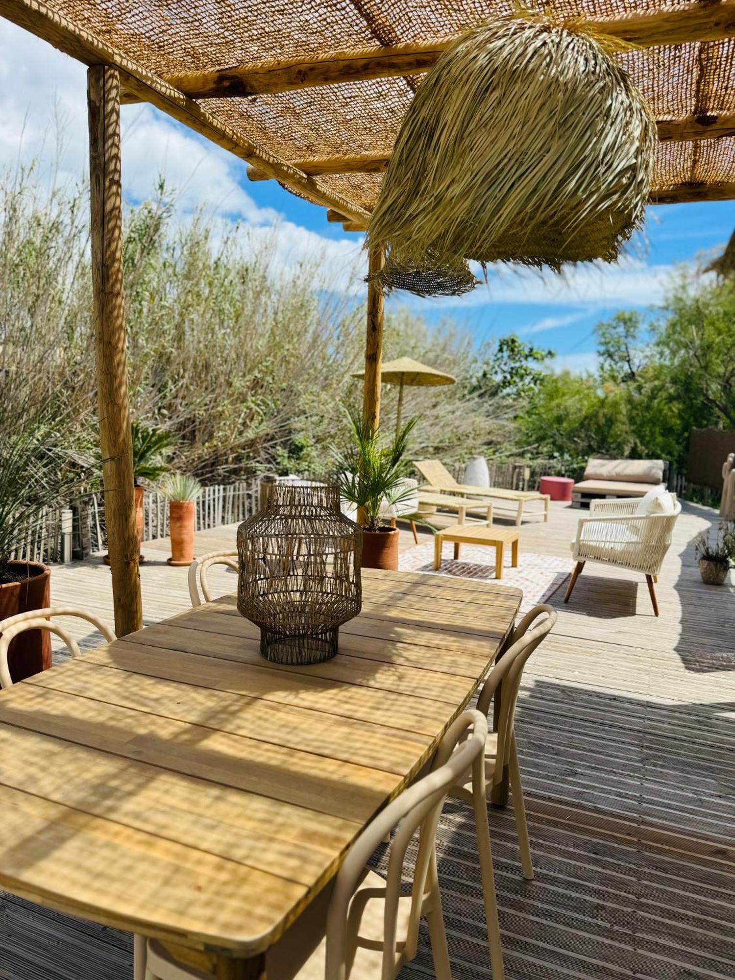 Cabane Le Flamant Avec Jardin, Piscine Et Parking Saintes-Maries-de-la-Mer Esterno foto