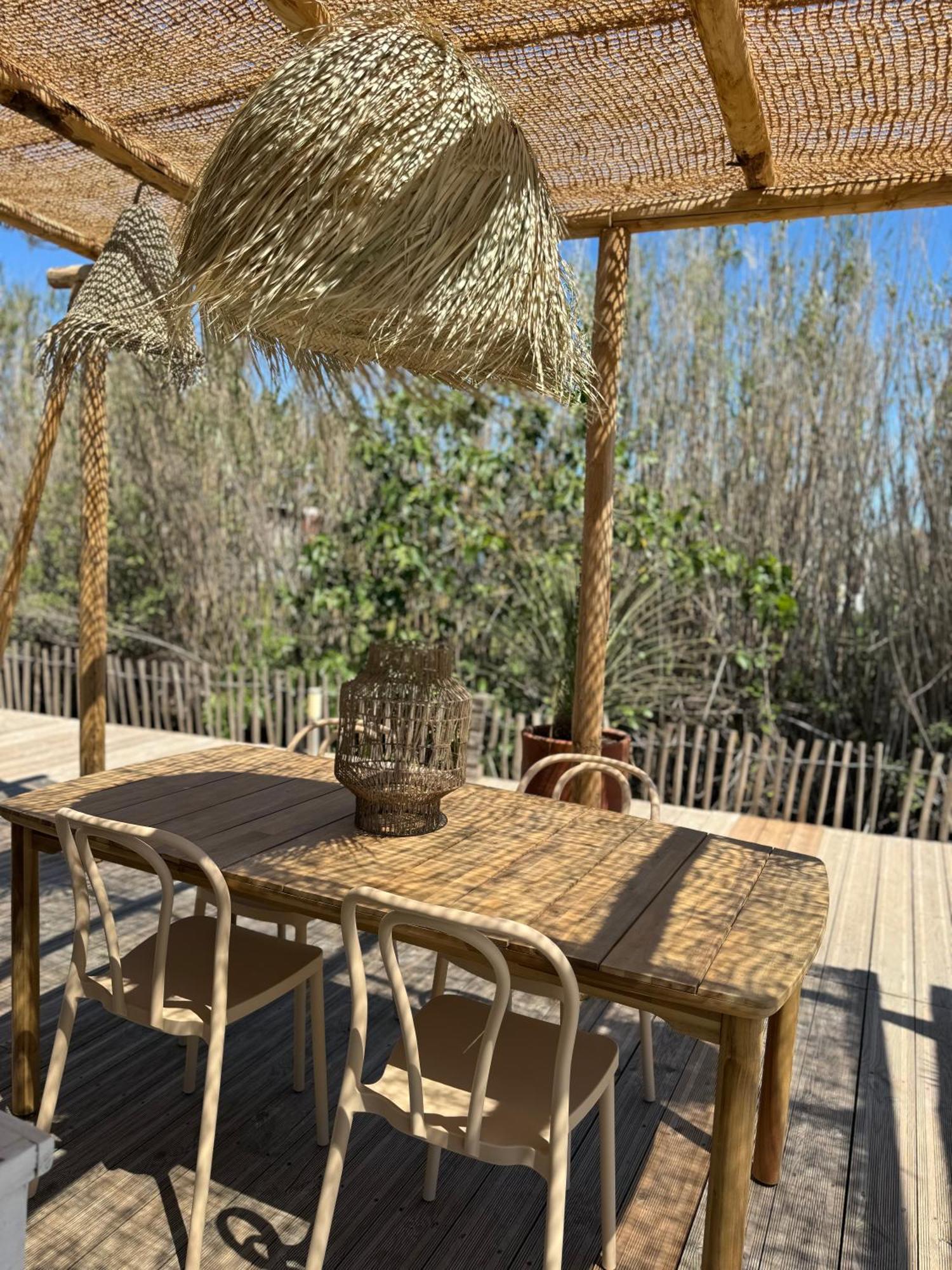 Cabane Le Flamant Avec Jardin, Piscine Et Parking Saintes-Maries-de-la-Mer Esterno foto